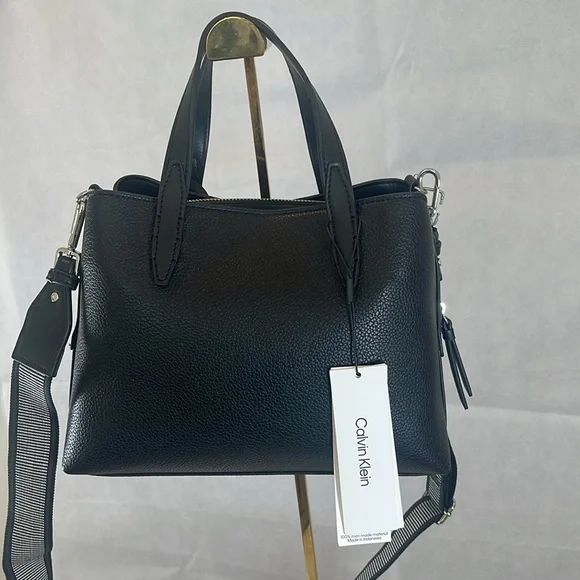 Calvin Klein , NWT , Black color, Shoulder bag . - Picture 6 of 15